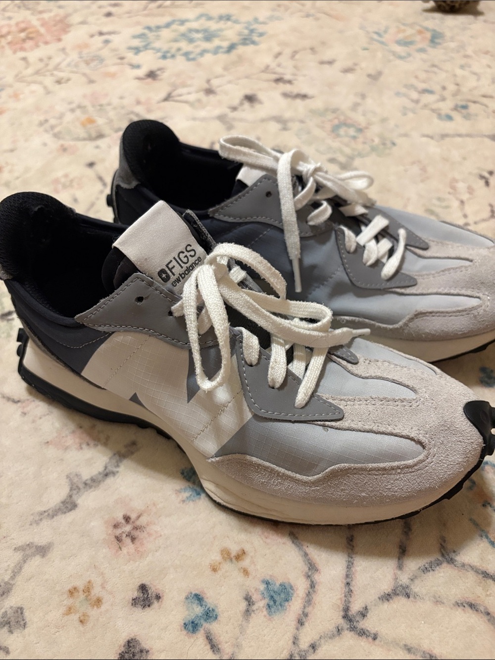 New Balance 327 x FIGS sneakers. Size 8 men’s size. Excellent condition.